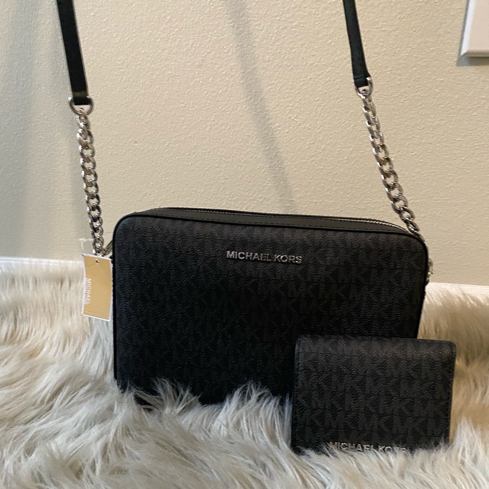 Michael Kors LG crossbody & matching wallet - Picture 3 of 7